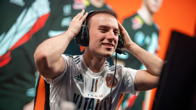 体育中国-T1翻盘EG,Jankos完成史诗逆转半决赛3:2(上海)